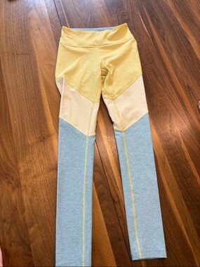 Outdoor Voices Colorblock Leggings in Yellow, Cream & Light Blue